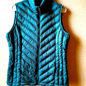 32 Degrees HEAT Puffer Vest Size M. Color Teal New without tags